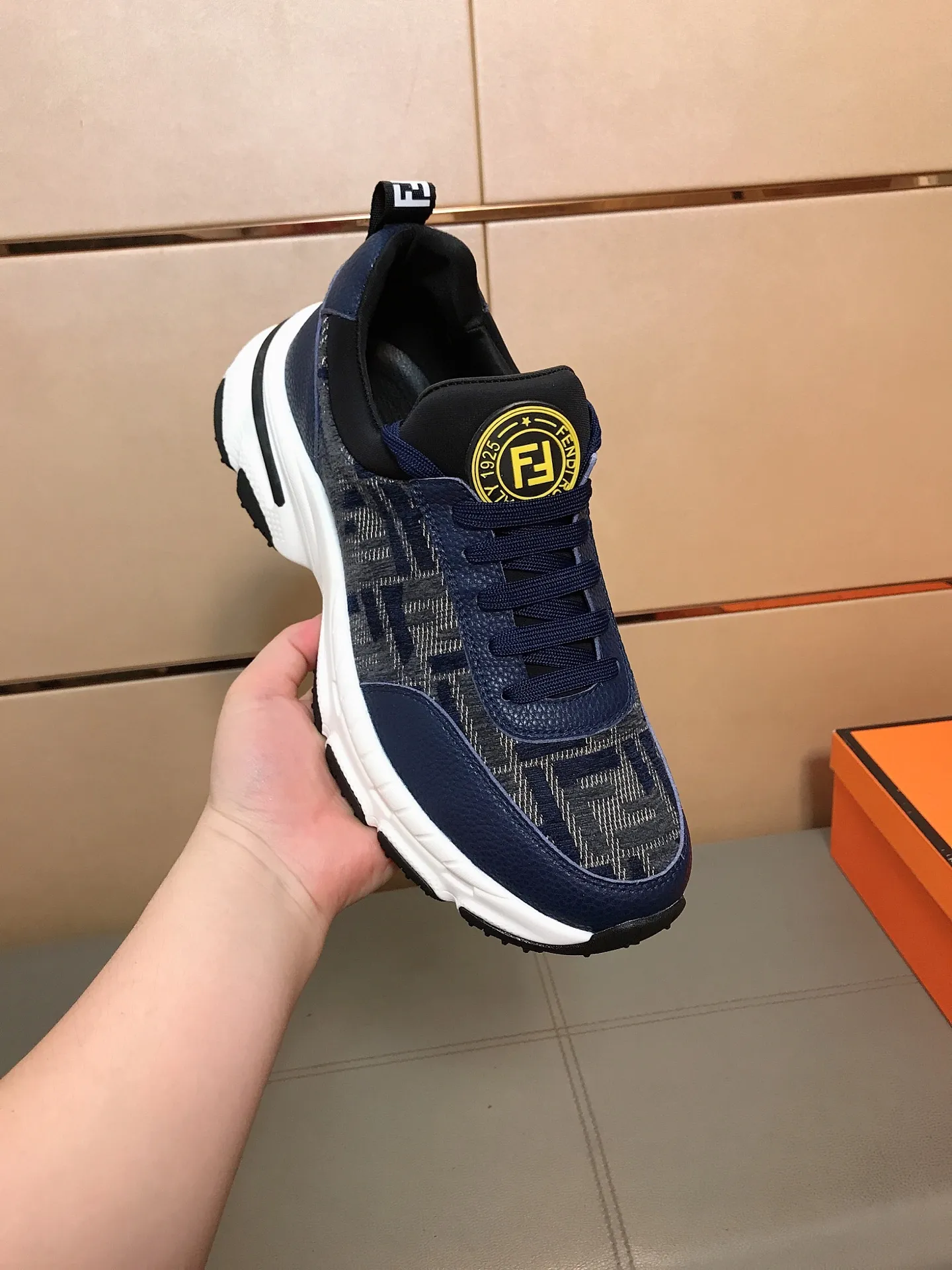 Factory price 442 💥💥🔺🔺FENDI [Fendi] Men’s new casual shoes are a hit! , that kind of calm connotation️elegant taste is indescribable to start the journey of fashionable shoes💍💍to cope with various occasions calmly! The momentum of the big names speaks for itself! Comfortable and comfortable on the feet! Materials: Imported printed materials, stitched with cowhide design, sheepskin feet, a fashion must-have! Code number: 38-44